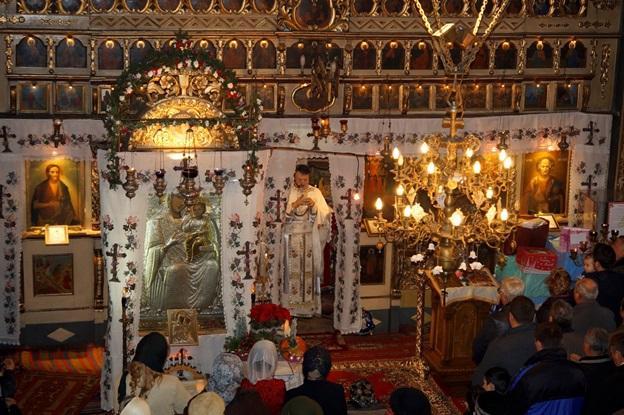 Interiorul bisericii