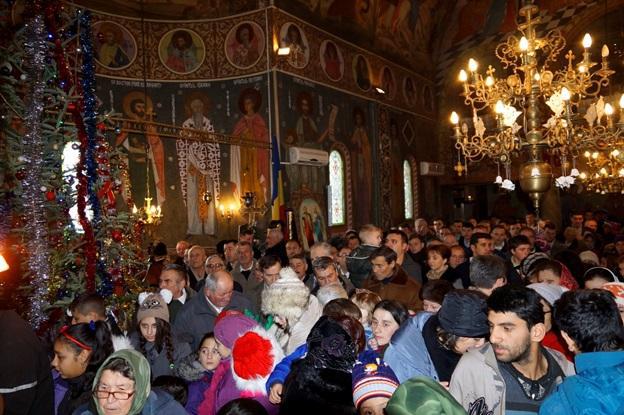 Credincioșii în biserică